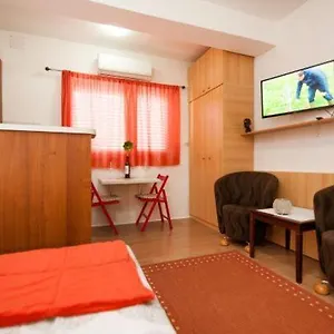 Centar 1 Private With Ensuite And Kitchenette Apartamento Split